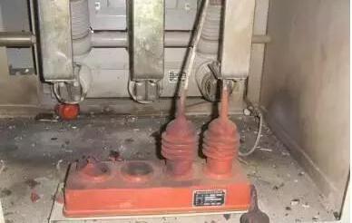 高壓開關(guān)柜當(dāng)你長時(shí)間處于潮濕環(huán)境中會發(fā)生什么？