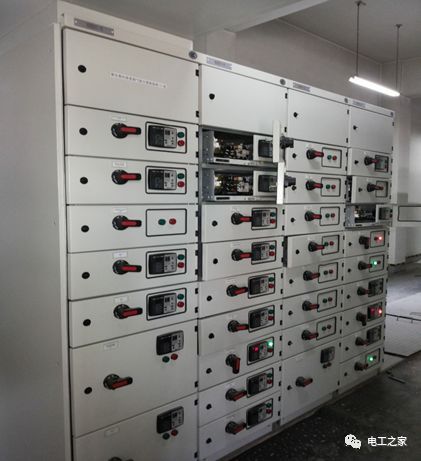 一條完成開關柜安裝，電纜橋架施工，電纜敷設及布線施工，照明配電箱施工