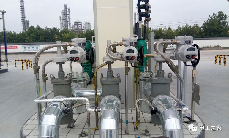 一條完成開關柜安裝，電纜橋架施工，電纜敷設及布線施工，照明配電箱施工