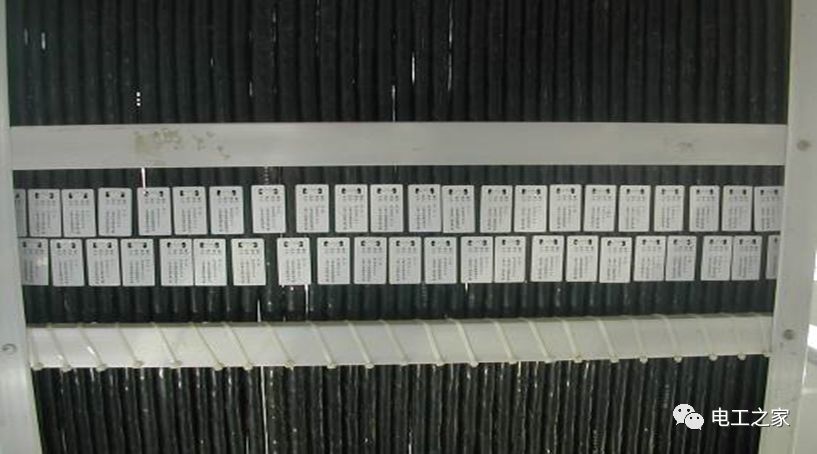 一條完成開關柜安裝，電纜橋架施工，電纜敷設及布線施工，照明配電箱施工