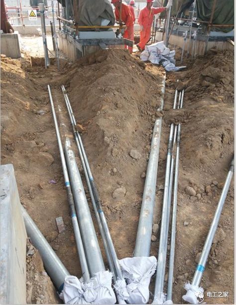 一條完成開關柜安裝，電纜橋架施工，電纜敷設及布線施工，照明配電箱施工