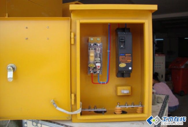 三級配電,二級保護,一機一閘一漏,一箱配電箱及施工要求