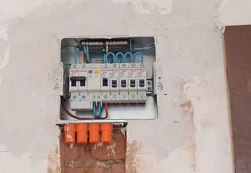 在安裝配電箱之前,這個(gè)細(xì)節(jié)不能馬虎。